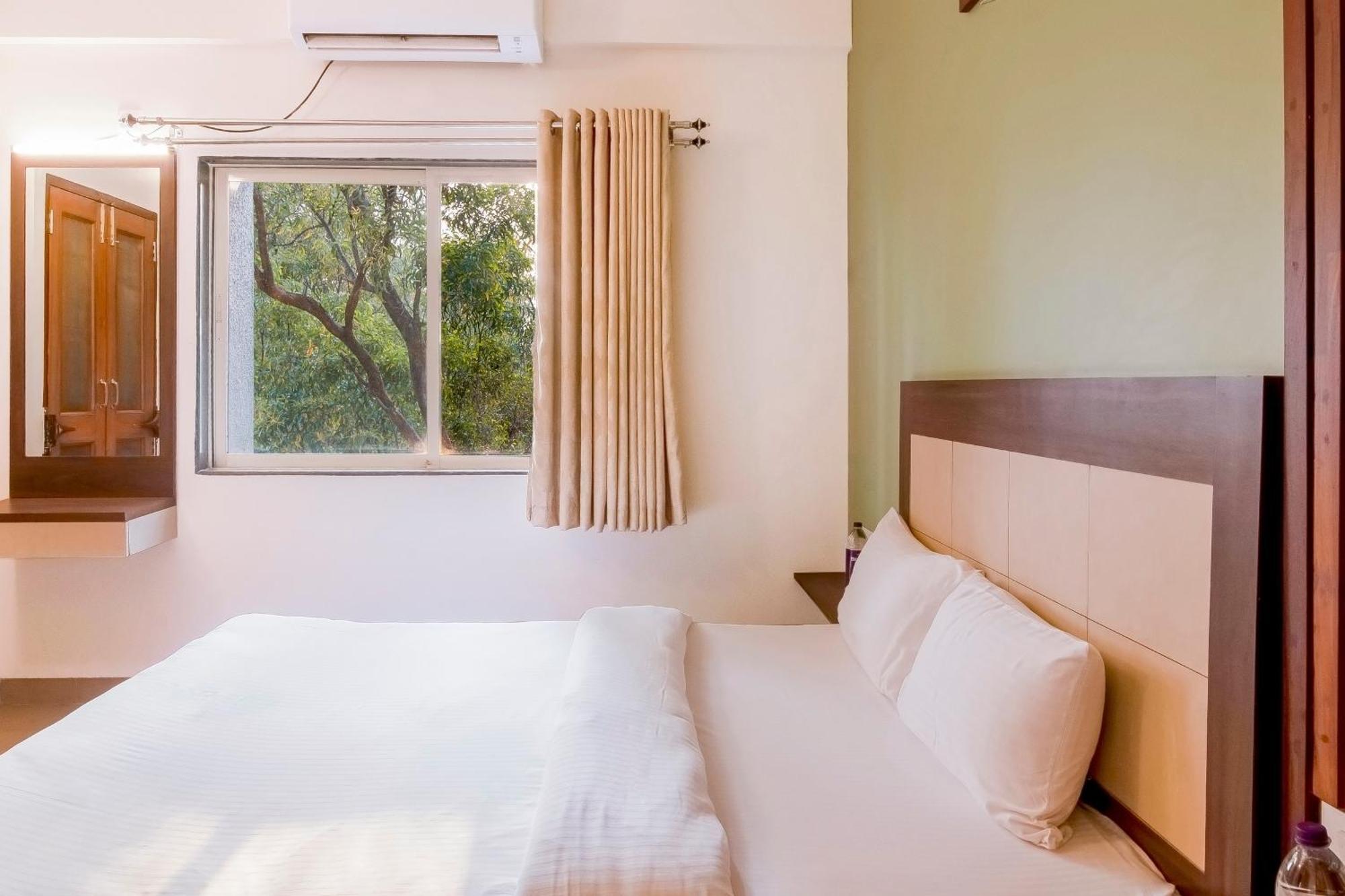 Sterling Stolen Heaven Lonavala Hotel Room photo